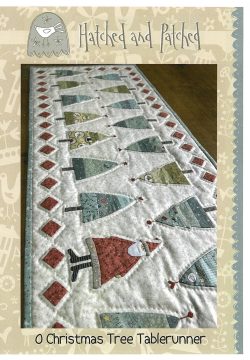 Patrón ¨O Christmas Tree Table Runner¨ HATCHED AND PATCHED